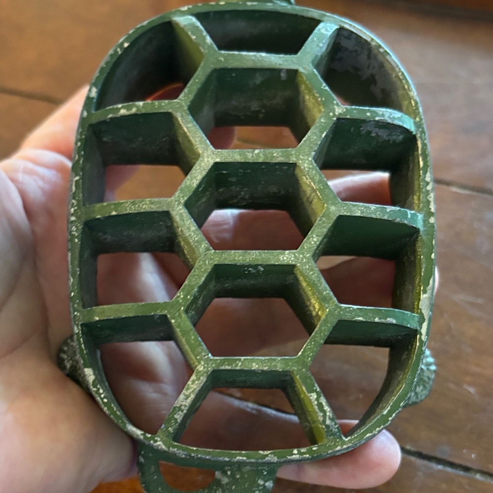 Vintage, cast iron Green Turtle Shaped flower “frog” - Picture 4 of 8